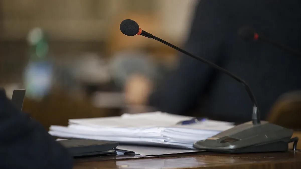 Cyberbezpieczeństwo, budżet i jawność obrad na sesji powiatu w Suwałkach