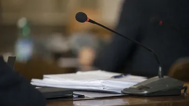 Cyberbezpieczeństwo, budżet i jawność obrad na sesji powiatu w Suwałkach