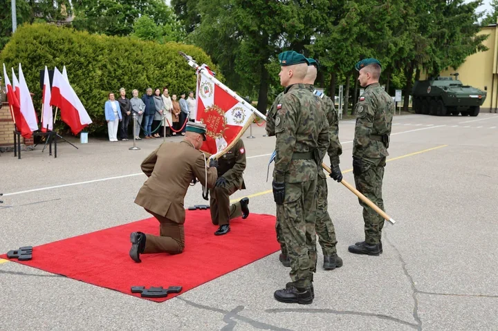 Sztandar w nowych rękach. Pułk w Suwałkach ma nowego dowódcę
