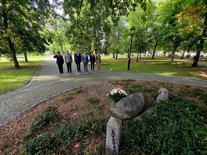 Sierpień ’80 uczczony przy Dębie Wolności i dwóch pomnikach