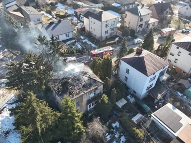 Pożar na poddaszu w Suwałkach – miasto ruszyło z natychmiastową pomocą