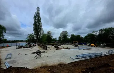 Na Arkadii znów ruszyły roboty. Skatepark zmienia się w betonowy tor