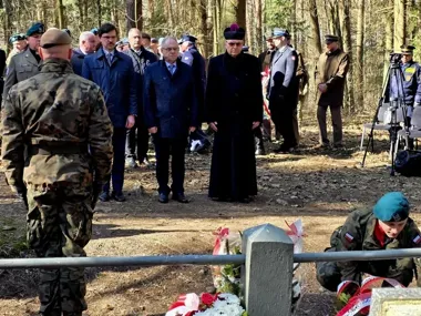 Remont przy Sejneńskiej przeniósł rocznicę straceń do Lasu Szwajcarskiego