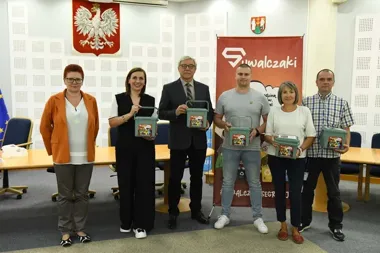 Obierki zamiast odpadów zmieszanych. Trzy suwalskie bloki testują BIO