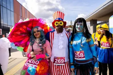 Bieg z wąsem i Miss Run rozkręciły Suwałki kolorami i dobrym humorem