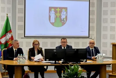 33 punkty obrad. Radni zdecydują o drogach, budżecie i planach zabudowy