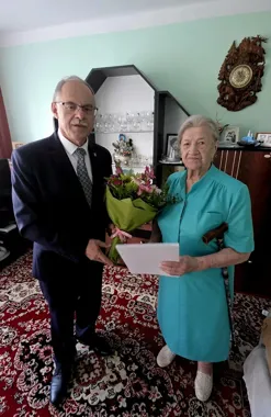 W Suwałkach stulatka wciąż dba o kwiaty i szydełko