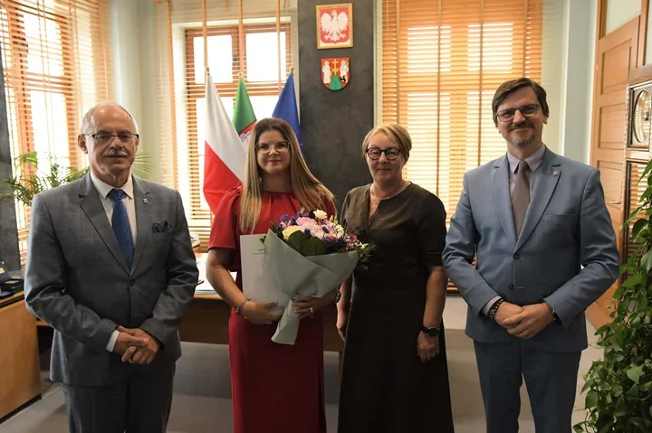 Sześć placówek, nowe decyzje. Dyrektorzy suwalskiej oświaty z aktami