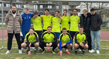 II LO najlepsze w Suwałkach. Szkolna piłka nie dała się deszczowi