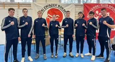 Suwałccy pięściarze błyszczą w Łomży - medale i udane powroty na ring