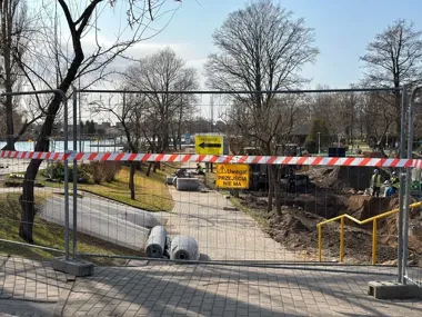 Przy Zalewie Arkadia zamknięto przejście - mieszkańcy muszą iść naokoło