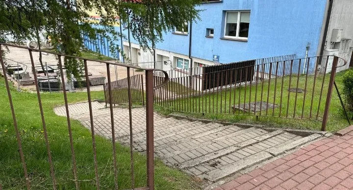 Nad Arkadią robi się ciaśniej. Piesi muszą wybrać inne dojście