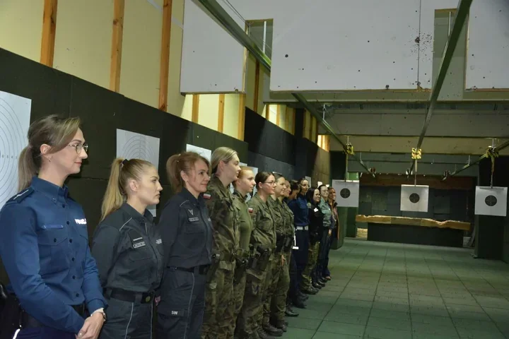 Kobiety w mundurach zawładnęły strzelnicą Komendy Miejskiej Policji w Suwałkach