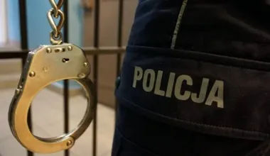 Uszkodził barierki i ruszył dalej. Miał 1,6 promila i sądowy zakaz