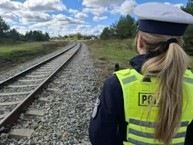 Policjanci z Suwałk kontrolują dworce, pociągi i okolice torów