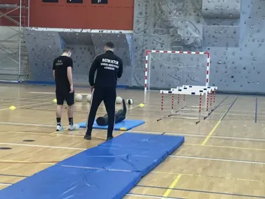 Tor przeszkód w Suwałkach - mistrzostwa szkół odsłoniły kandydatów do służb