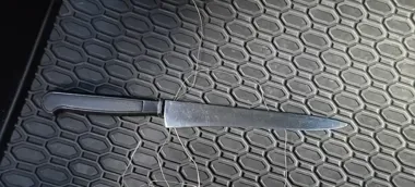 Nóż w ręku i atak na policjanta - interwencja w Suwałkach skończyła się zatrzymaniem