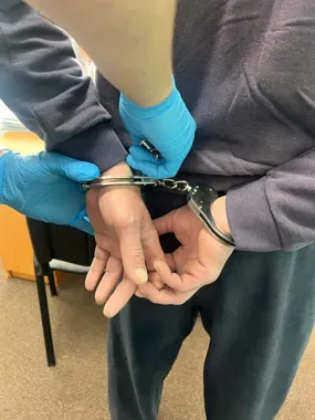 47-latek znęcał się nad partnerką przez miesiące. Policja w Suwałkach zatrzymała sprawcę