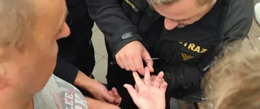 Obrzęk palca i silny ucisk pierścionka. Pomogli strażacy z Suwałk